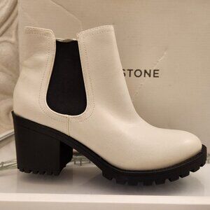 Sun + Stone "Morghan" White Booties. NIB. Size 7